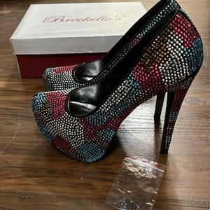 Breckelle’s Marissa Multi-Color Heels Size 9